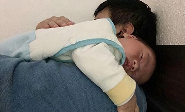 发育|哄宝宝睡觉是门技术活,三大哄睡方式容易伤到孩子,不要再用了