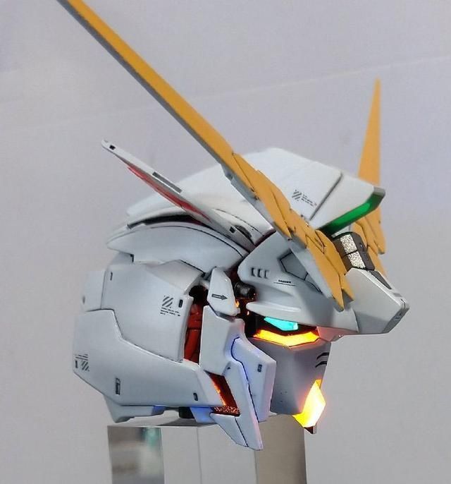 增加金属片细节，1/48比例的独角兽高达模型