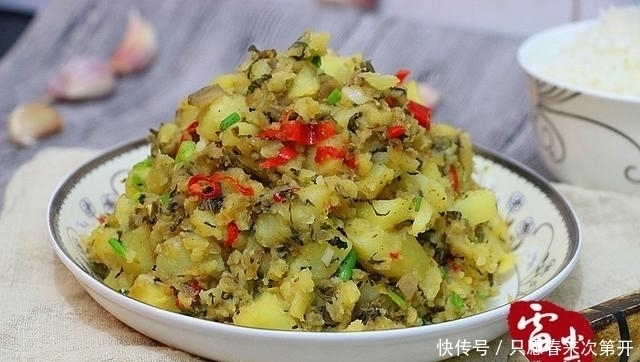 老奶|目前为止,吃过的土豆最好吃的做法,一勺一勺的根本停不下来