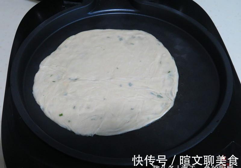 更香|手抓饼别煎着吃了，这样做更香更营养，我家一周做几次，次次光盘