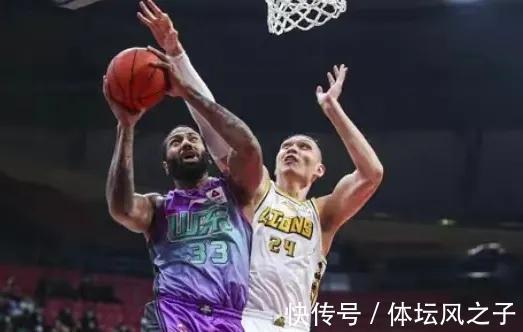 夏晓司|山东男篮迎来三大好消息,徐长锁迟迟没有下课,球迷怒斥高速
