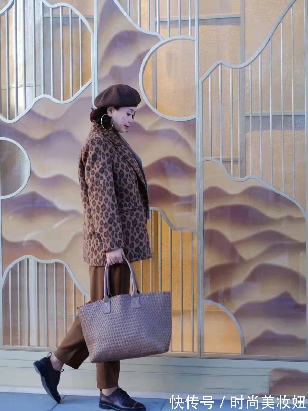 外套|50岁女人也可以很美,大胆尝试时髦穿搭,美不应该被年龄限制