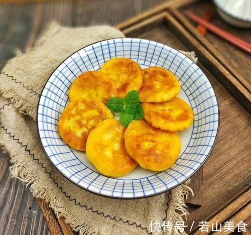 红薯别总煮着吃,加点糯米粉煎一煎,香甜又好吃