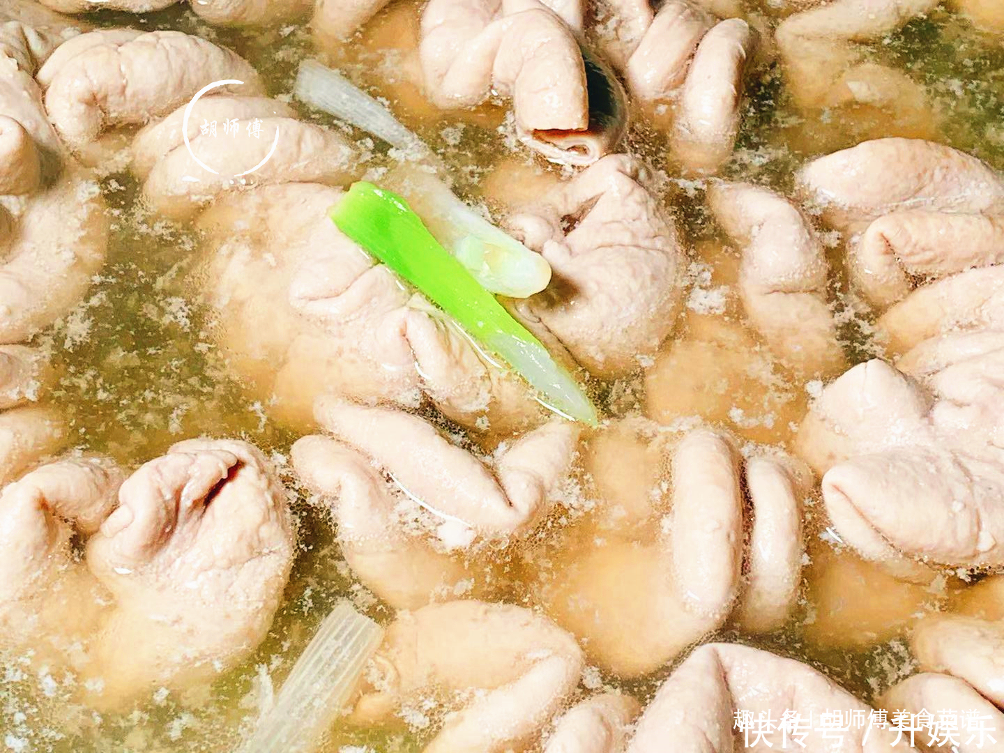 猪大肠别再用盐洗了!老屠夫教您一妙招,5分钟自动去除腥臭味