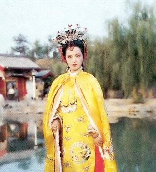 李纨$贾政怎样看待黛玉、李纨和宝钗?答案藏在游园细节中