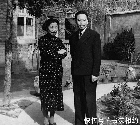 师范$邓颖超师范求学间所书榜书“甫事”,被校刊刊登,颜骨欧韵,佩服