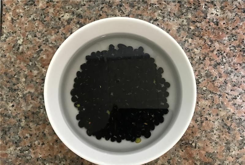 变少|白发最怕这水果,5块钱煮1大锅,每天吃点,头发乌黑,白发变少了