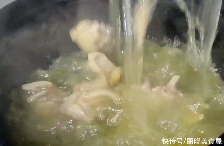 炖鸡汤，切记“三放”“三不放”的小窍门，汤鲜味美，好喝无腥味