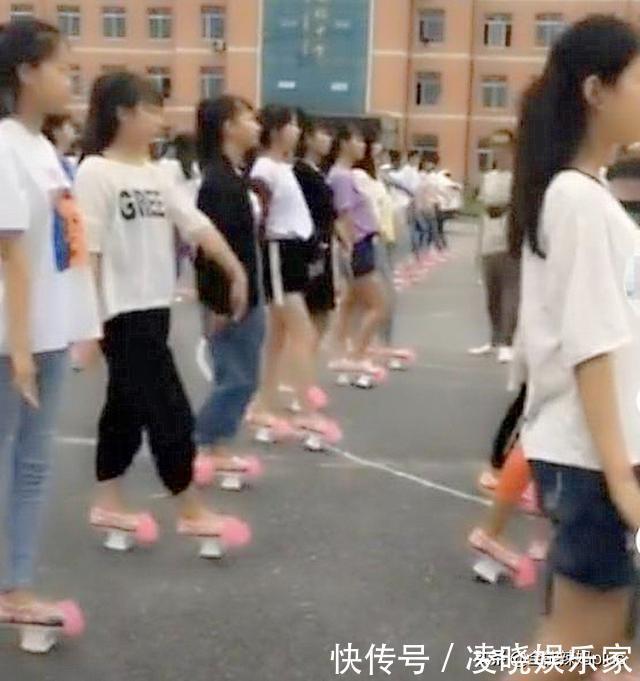 汉服当校服,学生走“格格步”?大学教授痛批:荒唐!原因有三