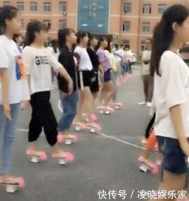 汉服当校服，学生走“格格步”？大学教授痛批：荒唐！原因有三