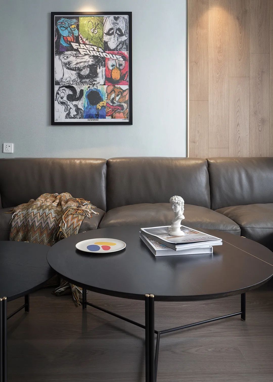 布置|125㎡现代黑白灰+木质感,简雅舒适无主灯,品质生活好自然