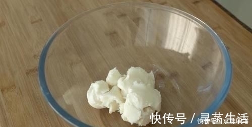 入口即化的桃酥，轻轻一碰就咬下来了，简单3步，配方比例超详细