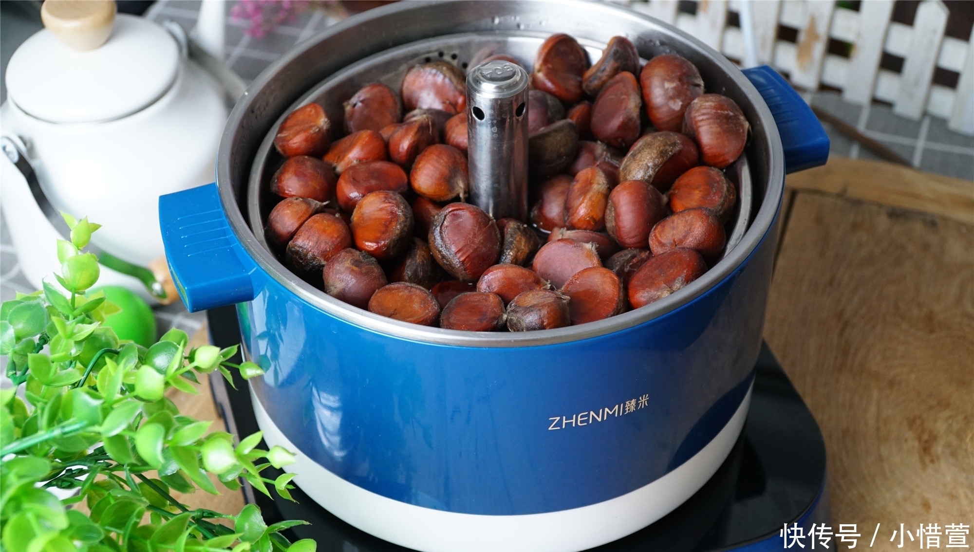 教你巧剥板栗,一撕一挤就出来,几分钟剥一堆,干净完整不伤手