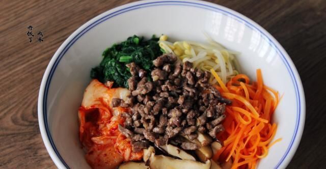 这饭拌一拌就上桌，比焖饭好吃，比煲仔饭简单，热量低，懒人必学