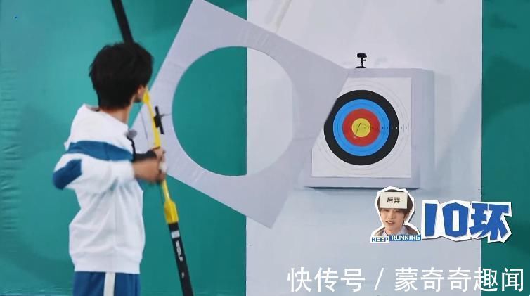 郭麒麟|蔡徐坤射出首個(gè)移動(dòng)靶10環(huán),baby反應(yīng)亮了,素質(zhì)不是裝出來(lái)的
