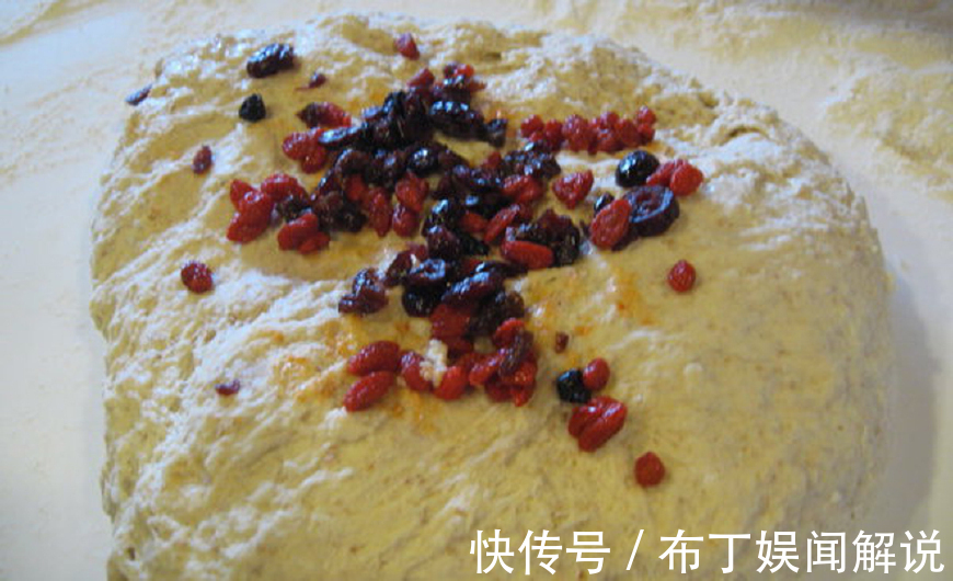 面包|早餐,别再做面饼了,试试这面包,咬一口满嘴喷香,家人都爱吃!