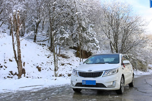 单人单车独闯夹金山 谁说两驱车不能挑战冰雪路