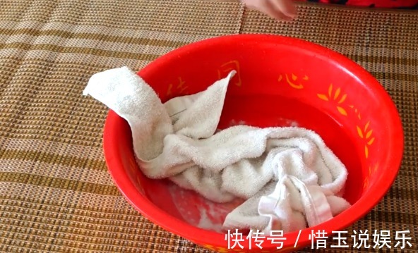 花露水|凉席一月不洗螨虫成窝,教你一个土方法,以后都不会生螨虫