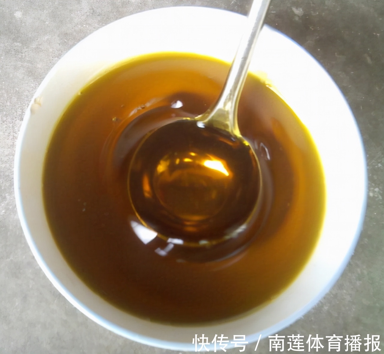 “绿萝”只要喝点这种“饮料”,叶子亮如打蜡,30天长成瀑布