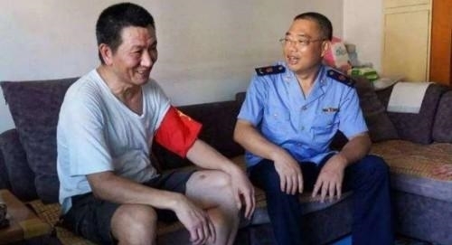 老山战役,他孤身一人击毙18人,转业后遭