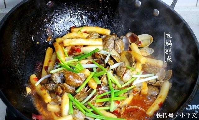 鲜香|蛤蜊炒年糕的做法,不到10分钟就上桌,软糯鲜香,下饭一绝