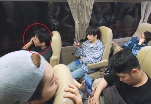 陳赫在睡覺，鹿晗在拍照，誰(shuí)注意鄧超在干什么？寵妻狂不是白叫的