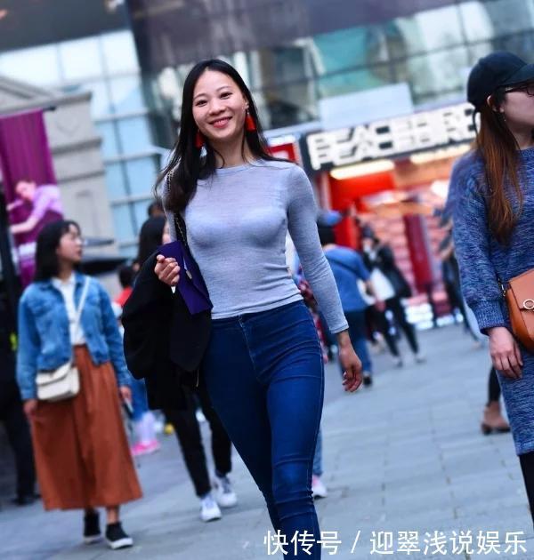 装扮 紧身牛仔裤装扮,又时尚又有韩范,尽显随性洒脱的帅气!