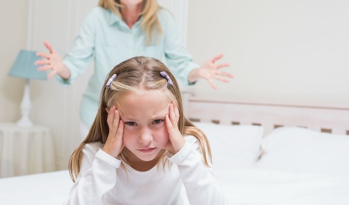 好奇心|不哭了,妈妈把手机还给你。到底该不该让孩子玩手机?答案来了