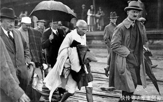  接受|印度甘地主张“非暴力不合作”，就是面对日本人的屠杀应该接受