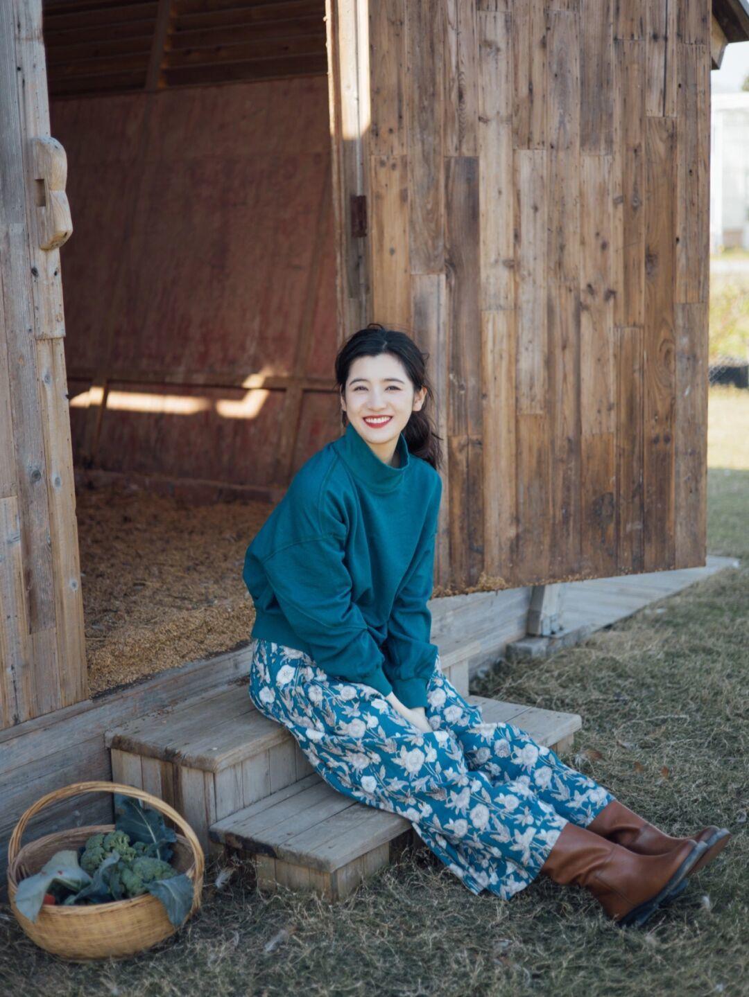 质地 衣服好看不全看身材,选款很重要,这些“毛衣”looks分享给你