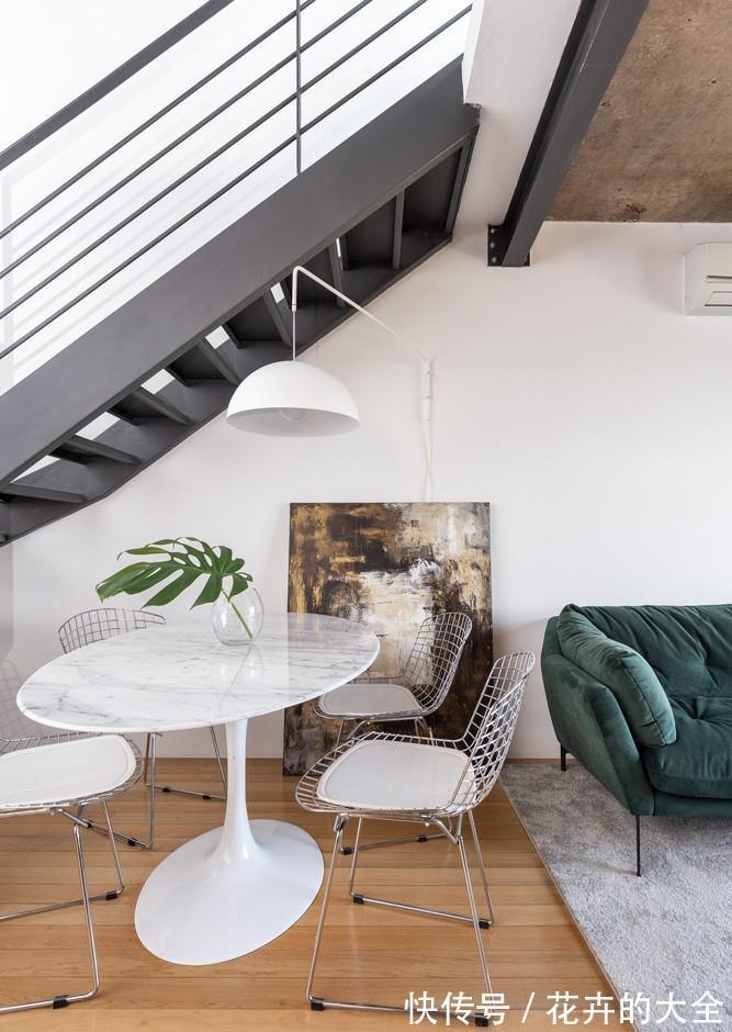 客厅|4口人挤61㎡小宅,无奈在客厅上方搭建楼板,一层变两层宽敞多了