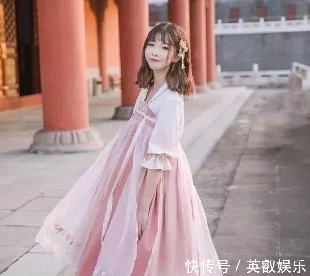山货#“汉服”差距有多大正品VS山货,看到秀儿还是披床单吧!