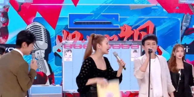 张雨绮|张雨绮主持《快本》聒噪不已,多次打断嘉宾说话,何炅都圆不了场!