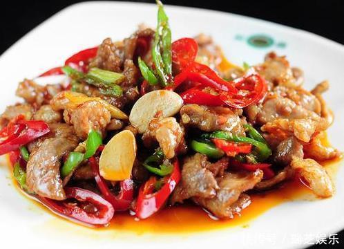 饭店大厨炒肉时,用到3个小技巧,炒出来的肉又香又嫩,很入味