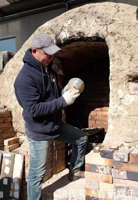 桃花源|20多岁的年龄差距,却把一个破烂的农家小院变成了“桃花源”