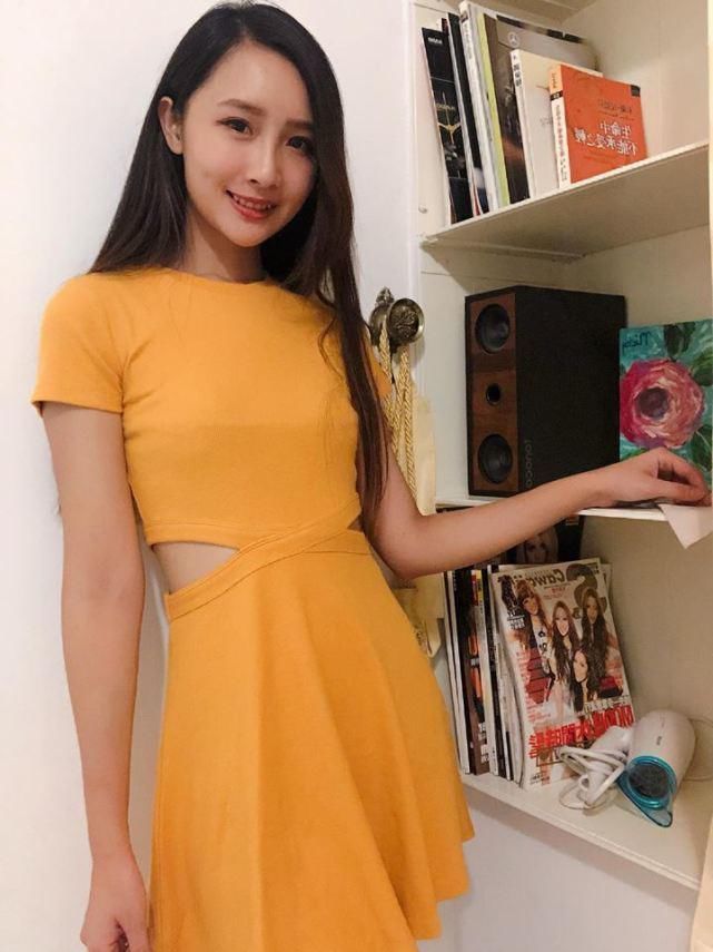 清纯系妹子俏丽马尾微笑超甜,让人就像毒瘾一般难以自拔