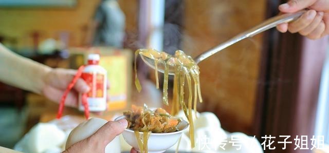 火锅|北方农村大锅菜,简单一切一扔,出锅香气四溢,两天不吃想得慌!