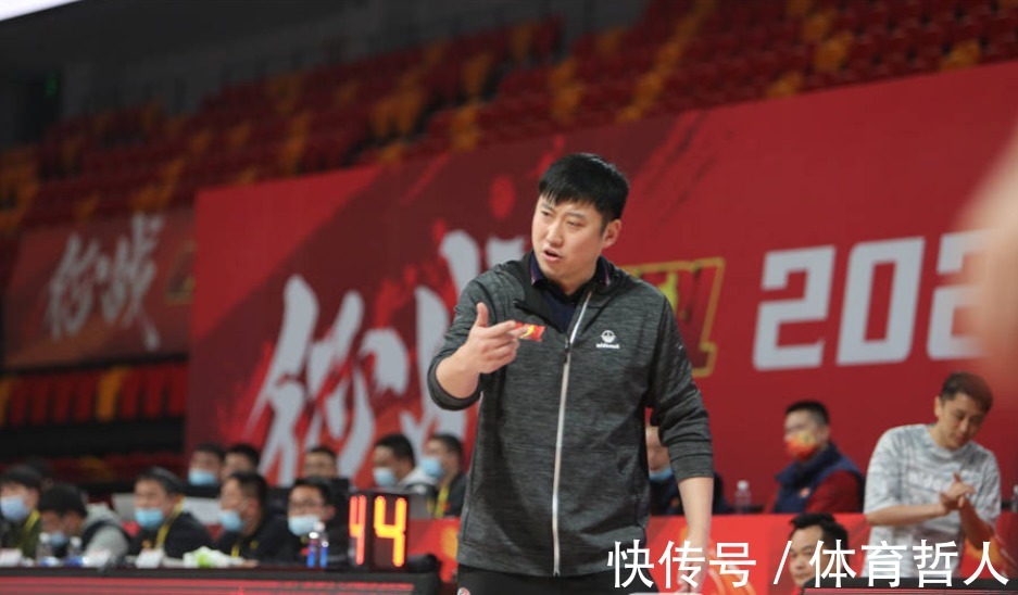 中国篮坛|中国篮坛第1对父子总冠军教练！儿子夺NBL冠军，老爸夺CBA冠军