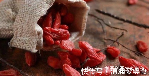 食用枸杞|枸杞百利但有三害,危害极大,“杯不离手”的男性不妨了解下