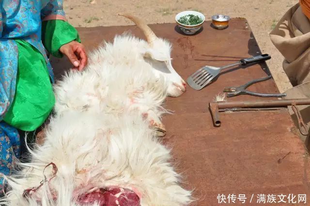 苏尼特式石头烤全羊——列入第五批自治区级非物质文化遗产名录