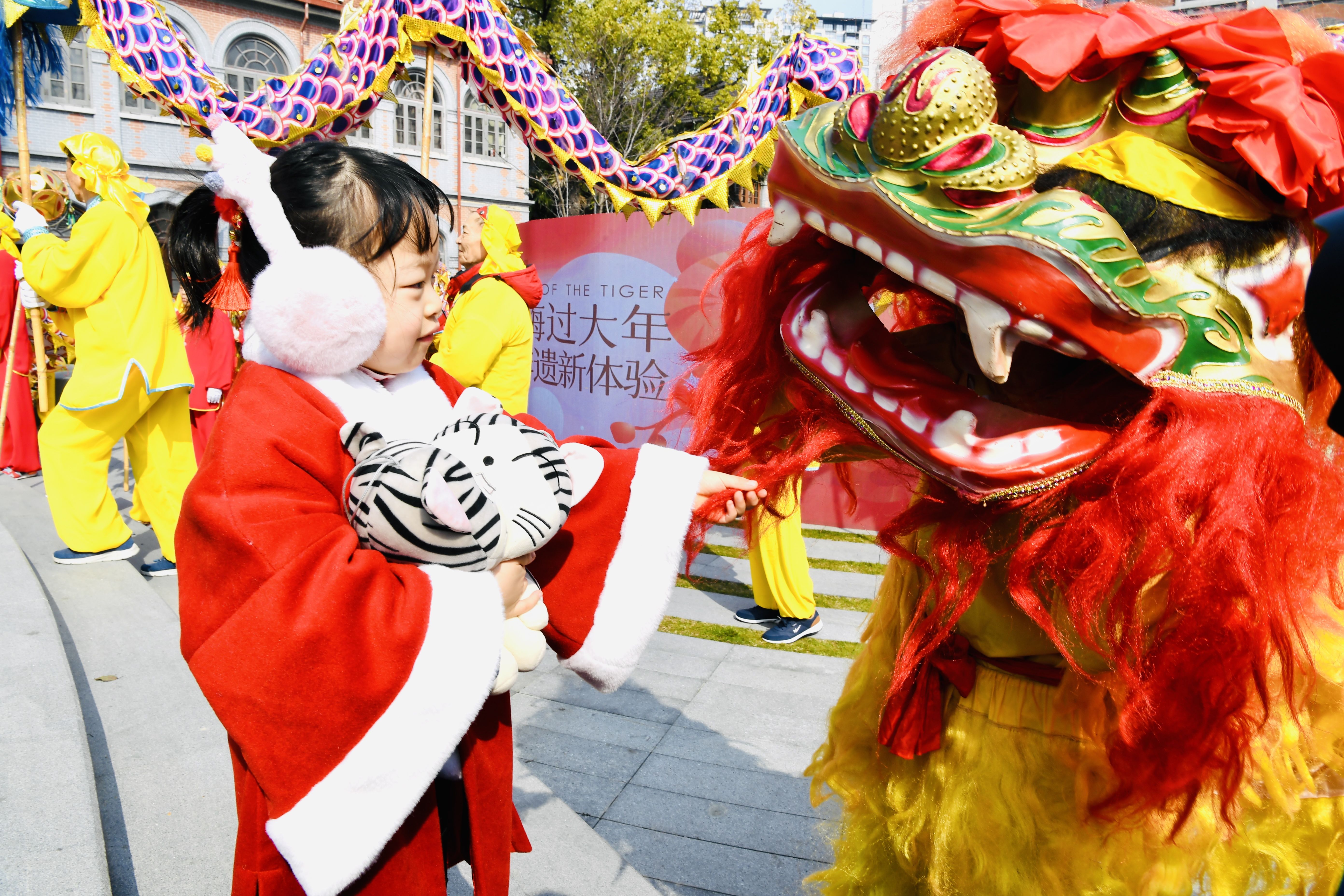 民俗|大年初五，苏州河华政步道上演非遗民俗快闪，邀你“乐嗨过大年”