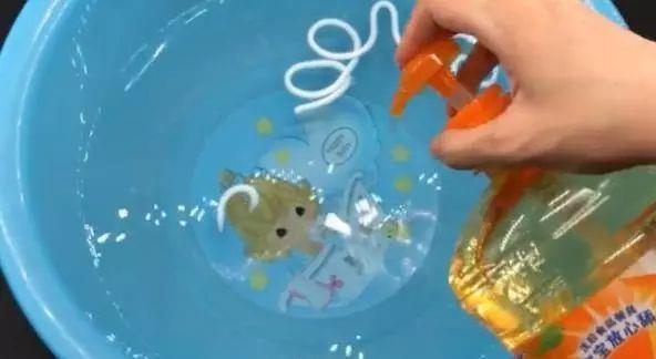 用清水拖地等于没拖,从家政公司那偷学一招,拖地又快又干净!