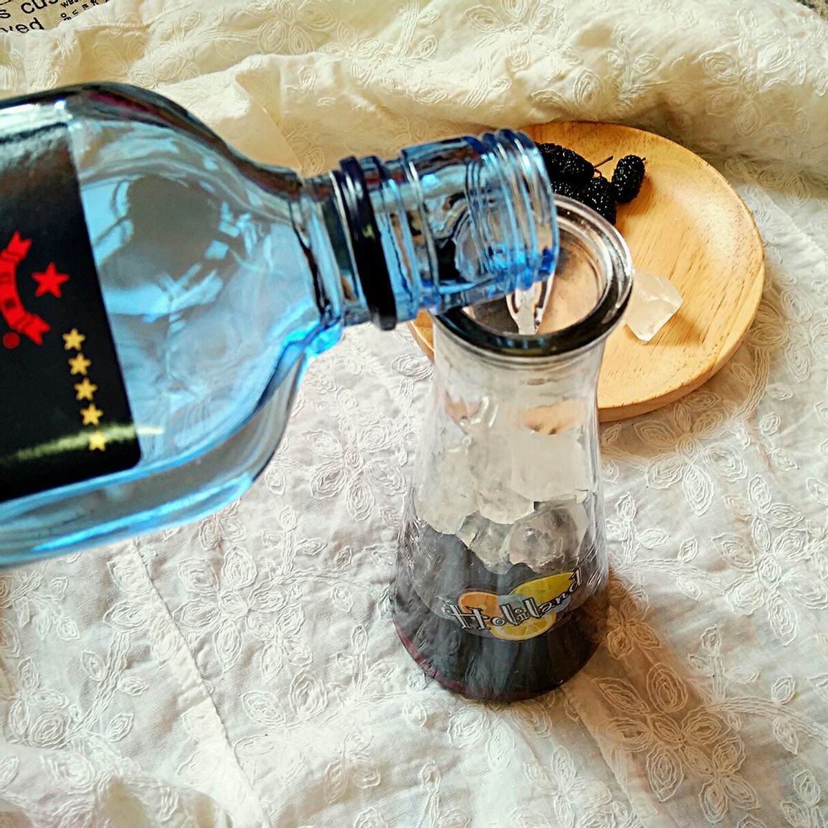 染发|别总去染发了,白头发的人多吃此果酒,坚持半个月,头发乌黑发亮