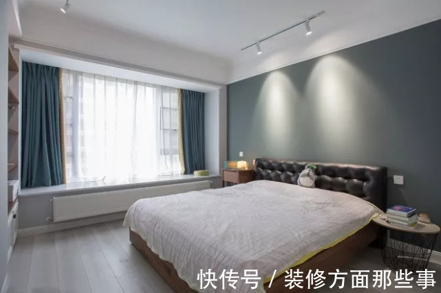 收纳|130平现代风三居室,白色收纳柜直冲天花板收纳整齐有序