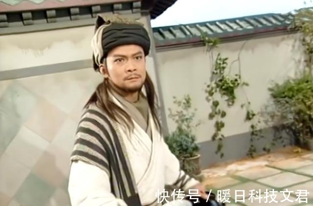 萧峰!金庸为了成全乔峰,特意让他避开这个高手,否则乔峰战神之名不保