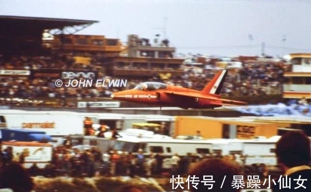 f1|红箭飞行表演队有多牛,观众:就在头顶上玩特技,仿佛触手可及