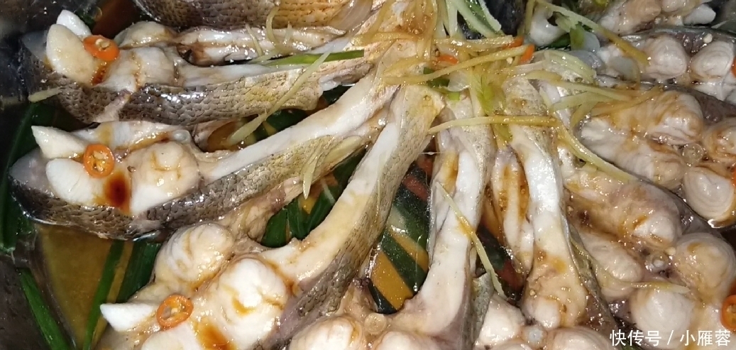 美味|爱吃鱼的收藏喽,学会鱼肉一个特色做法,简单美味,出锅太漂亮了