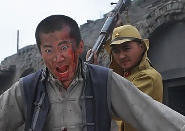 我忍不了|抗日神剧:轻功躲子弹我忍,包子手雷我忍,燕双鹰的皮衣我忍不了