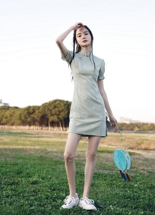 “仙女裙”过时了，今年春天流行的是“旗袍裙”，谁先穿谁先美