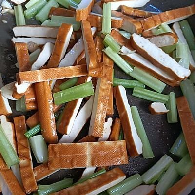 这道香干炒肉丝真的是不讲究,有啥放啥都好吃